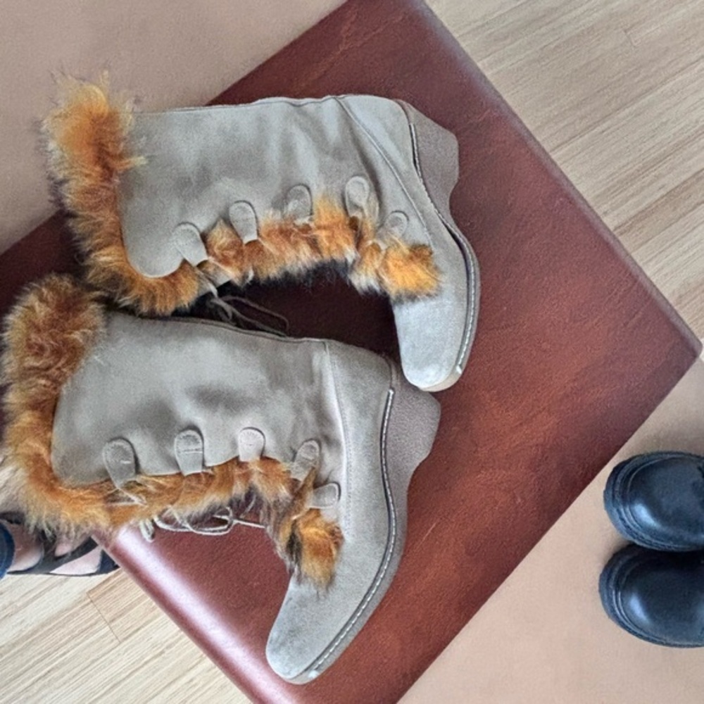 Cream Winter Rain Boots for Cozy Comfort - Picture 3 of 9
